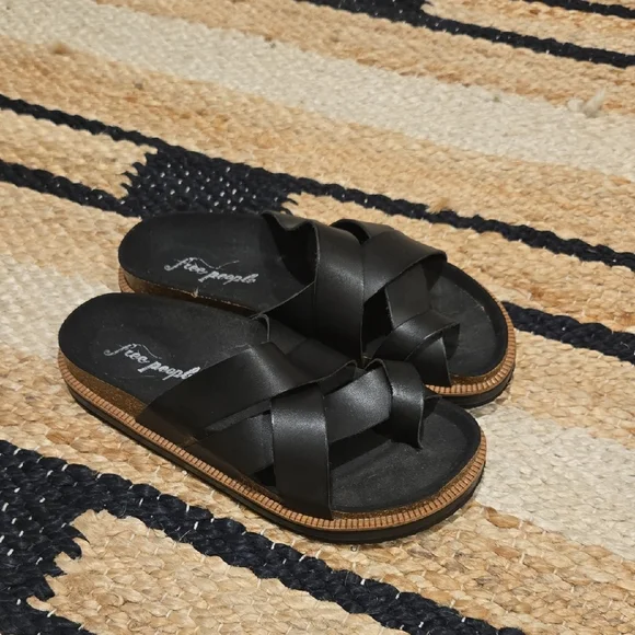 Free People Black Cork Bed Flat Sandals, Leather Upper, VGUC, Sz6, Comfort - Picture 2 of 11